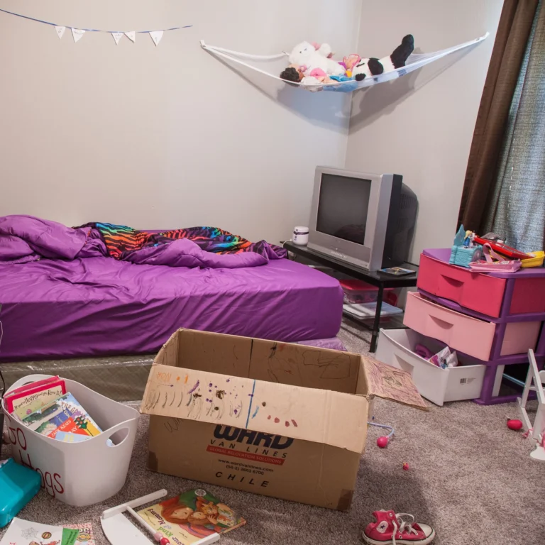 Girl's+room+before