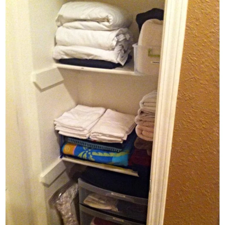 Linen+closet+after
